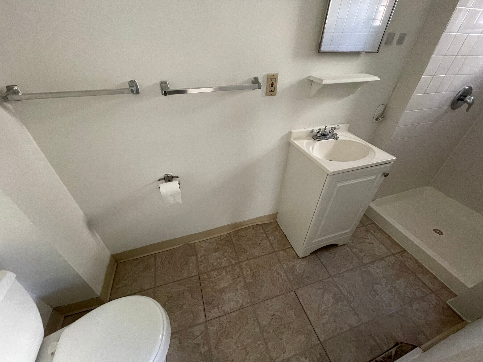 Building Photo - 212 Coltart Ave