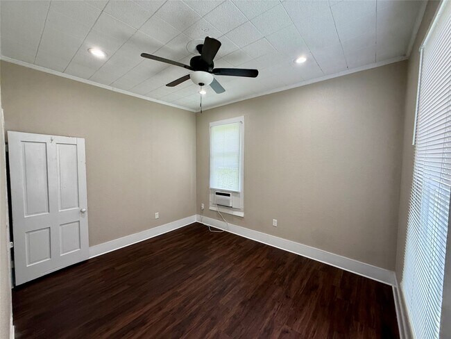 Building Photo - 1403 14th St