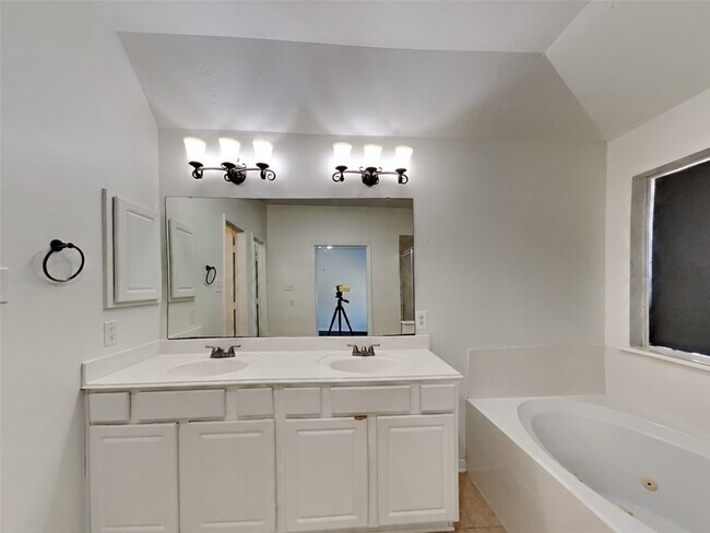 Building Photo - 30202 Deleon Fields Dr