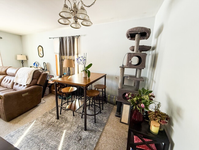 Building Photo - 4932 Sutton Ln