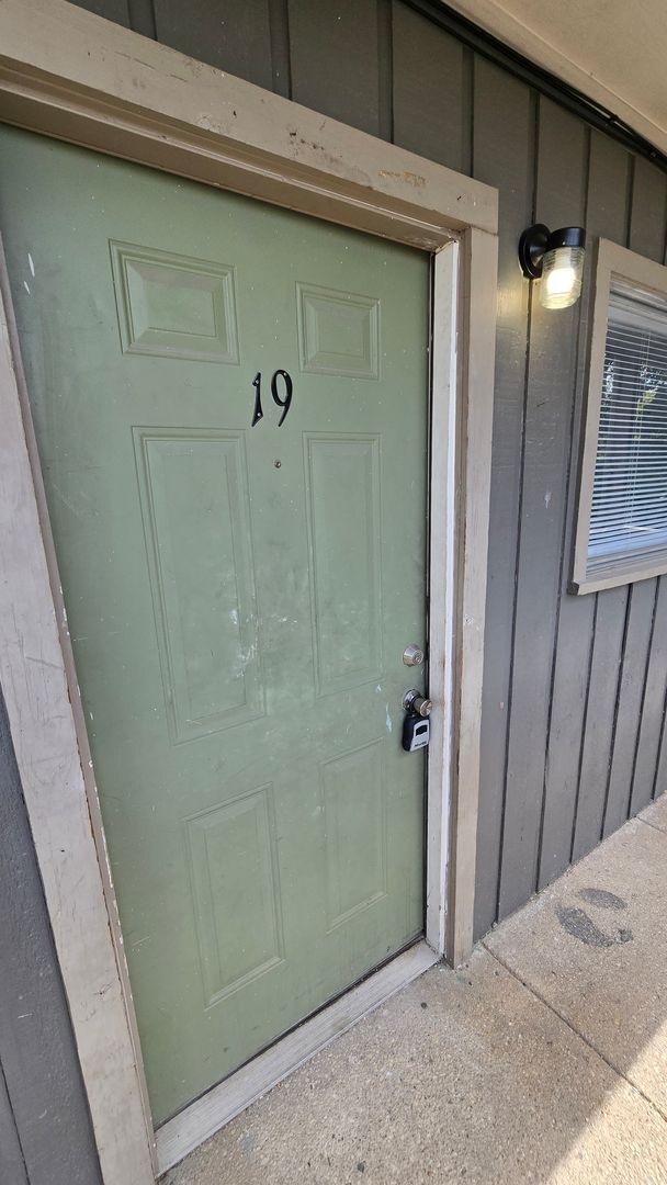 Building Photo - One bedroom one bath in Balcones Heights ready for move in!