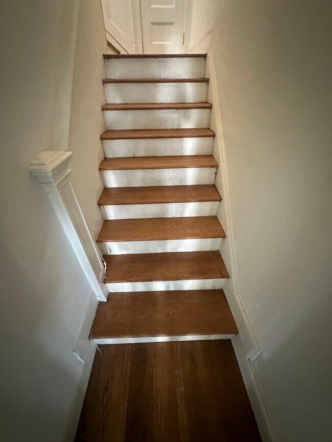 Building Photo - 630 E 26th St