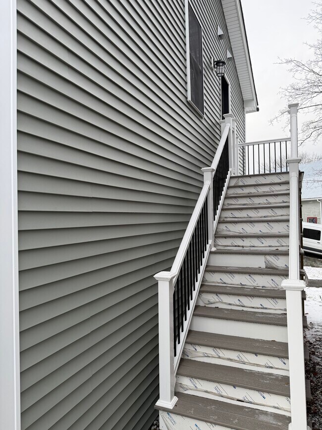 Building Photo - 18 S Main St