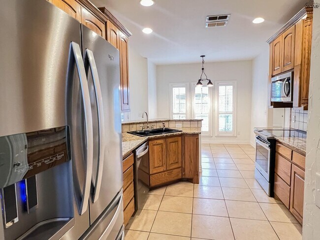 Building Photo - 1703 Rockridge Dr