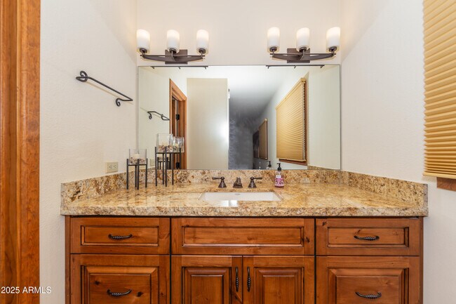 Building Photo - 70 Bell Rock Dr
