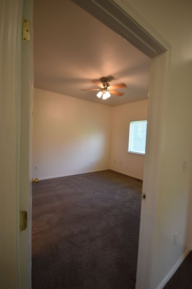 Building Photo - Cozy Pet-Friendly Rental in a Quiet Kennew...