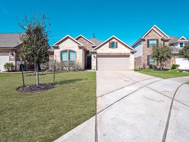 Building Photo - 16431 Elkcreek Dr