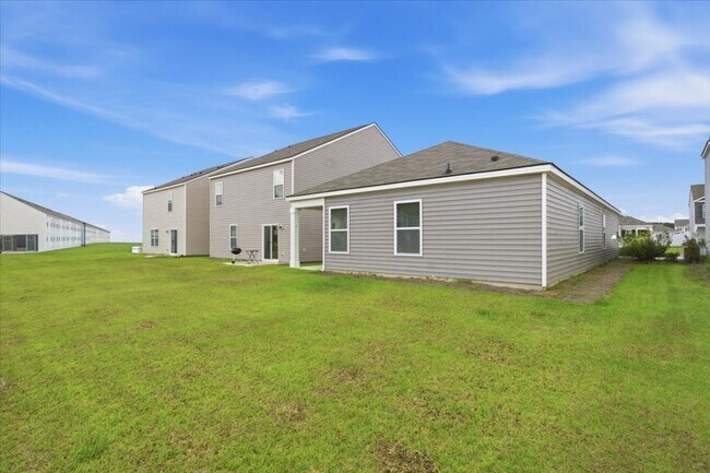Building Photo - 23 Cedar Creek Ln
