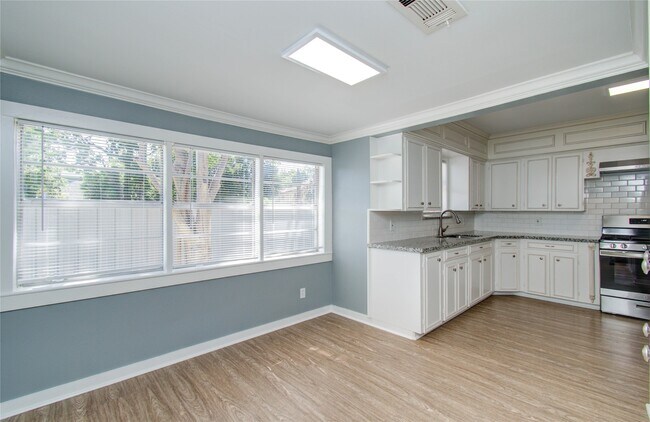 Building Photo - 1108 Kern St