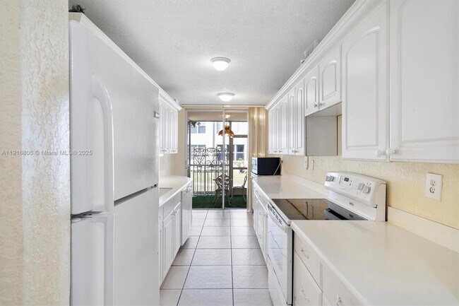 Building Photo - 1700 NE 191st St