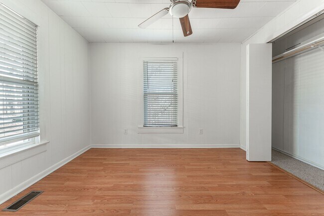 Building Photo - Charming Stone Home