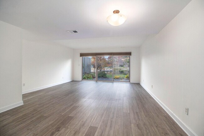 Building Photo - 614 Peninsula Ct