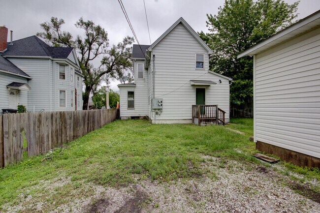 Building Photo - 2530 7th Ave