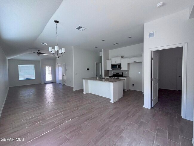 Building Photo - 15213 Resolve Dr