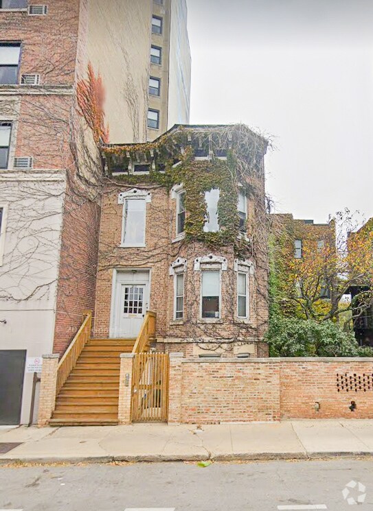 Building Photo - 1811 N Wells St