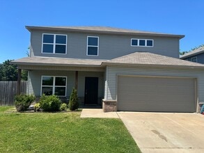 Building Photo - Spacious 5-Bed, 3.5-Bath Corner-Lot Home in West Fayetteville