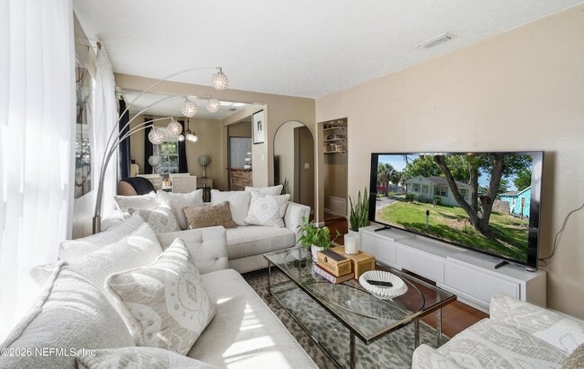 Building Photo - 6024 Transylvania Ave