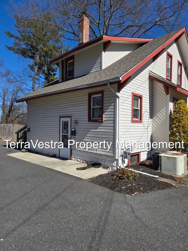 Building Photo - Now Showing for 2026-2027 School Year! Col...