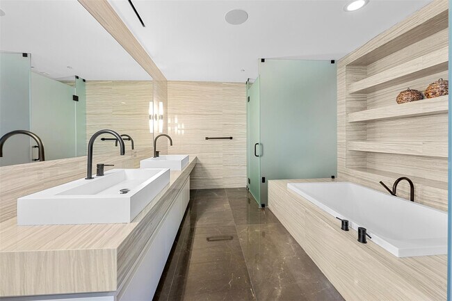 Building Photo - 2200 N Ocean Blvd