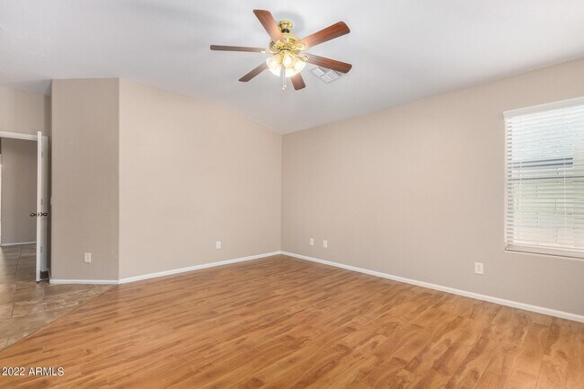 Building Photo - 17556 W Bloomfield Rd