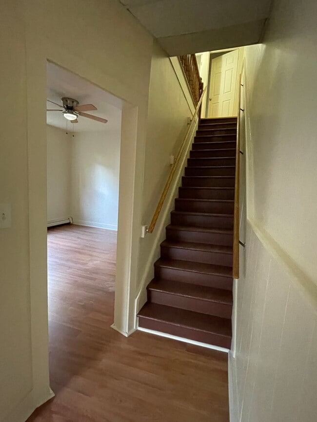 Building Photo - Fantastic 3 bedroom 1/2 Double in the Borough of Stroudsburg!