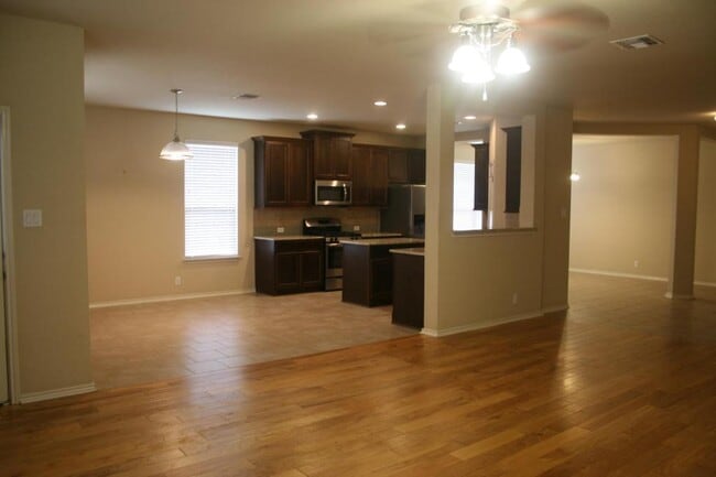 Building Photo - 27035 Oleander Chase