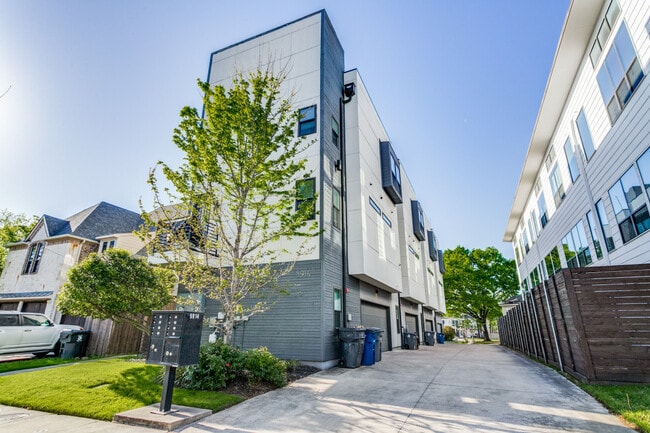 Exterior - 5914 Lindell Ave