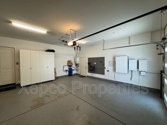 Building Photo - 74635 Tesla Dr