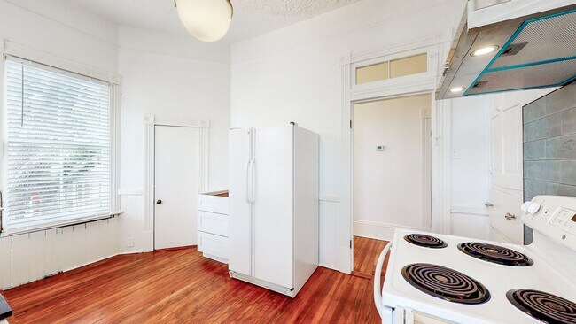 Building Photo - 123 W 41st St