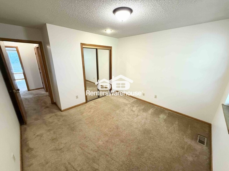 Building Photo - 612 SE Kristi Ln