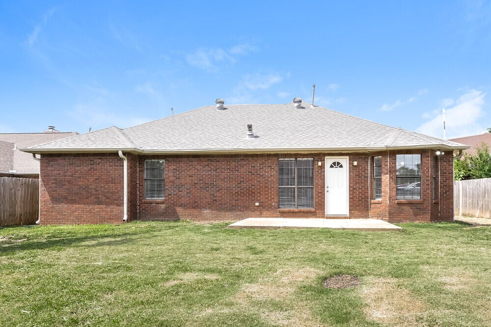 Building Photo - 10873 E Ridge Dr