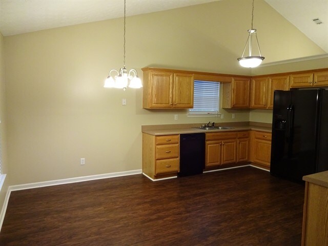 Building Photo - 256 Sandstone Dr