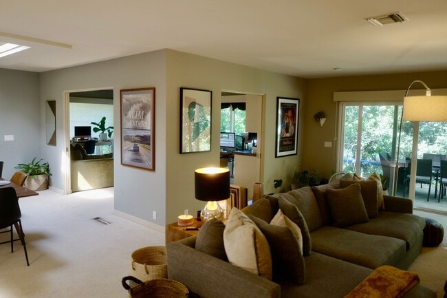 Building Photo - Coming Soon! Cozy home in South Pasadena.