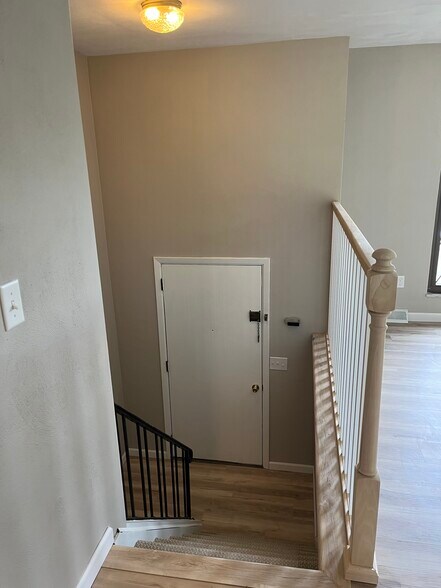 Split Entry - 608 Sangree Rd