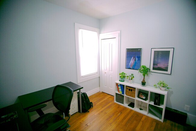 Building Photo - 226 Kenilworth St