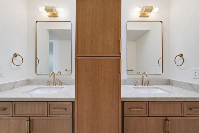 Building Photo - 122 S Hardy Dr