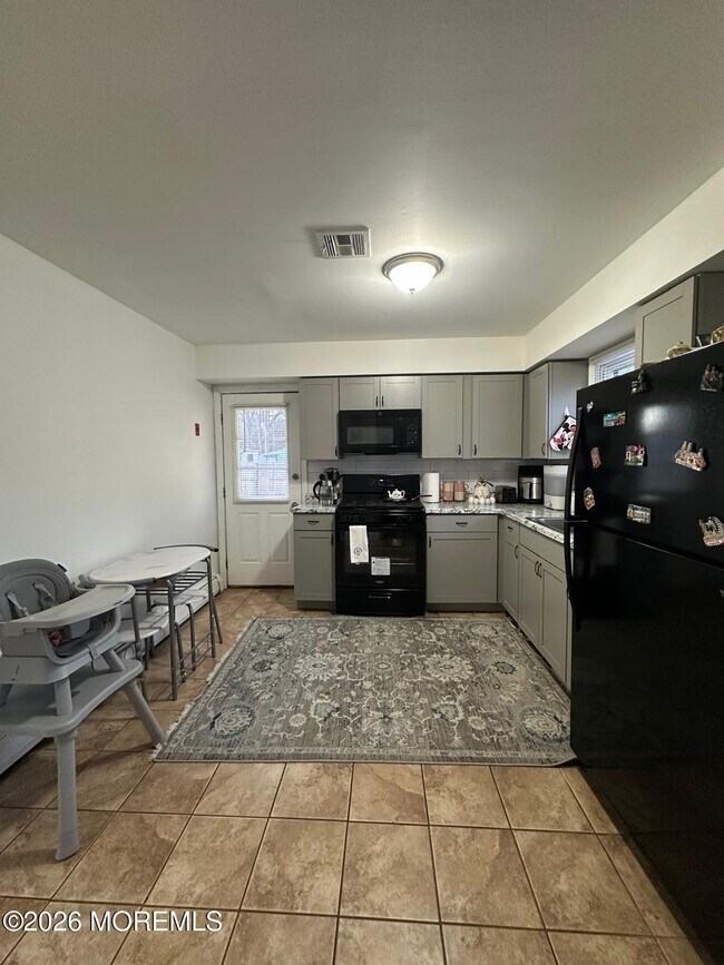 Building Photo - 61 E 5th St