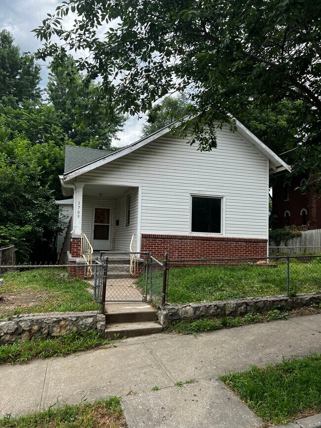 Primary Photo - 1709 Francis St