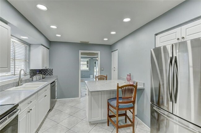 Building Photo - 711 Whitfield Ave