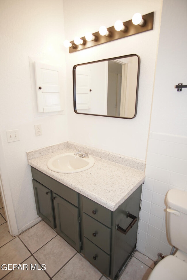 Building Photo - 5009 Sycene Ct