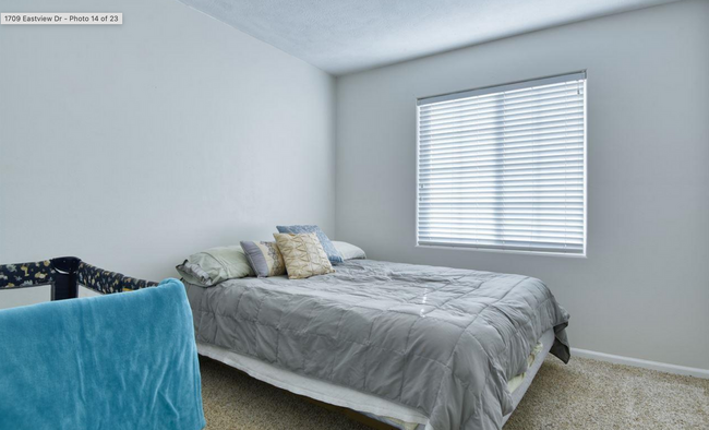 Building Photo - Live Close to It All in This 3 Bedroom Pap...