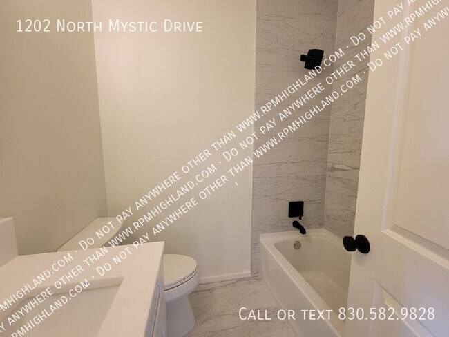 Building Photo - 1202 Mystic Dr