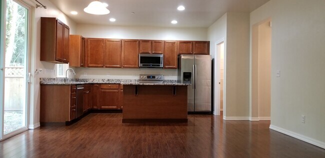 Building Photo - 3646 Nimitz Ln
