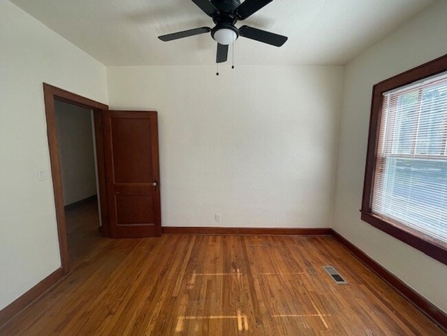 Building Photo - CHARMING 2 BEDROOM APT NEAR THE LOVELY MARYVILLE COLLEGE CAMPUS!!