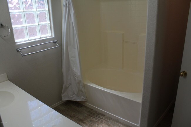 Building Photo - 12558 W Indianola Ave