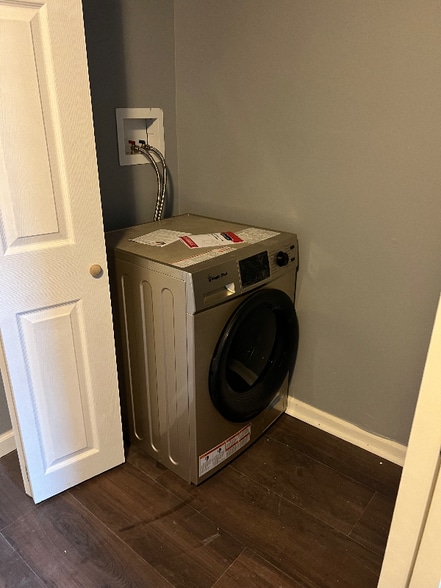 Building Photo - 421 Dickinson St