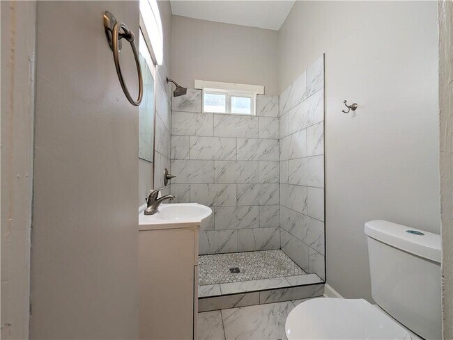 Building Photo - 1716 Thompson Ave