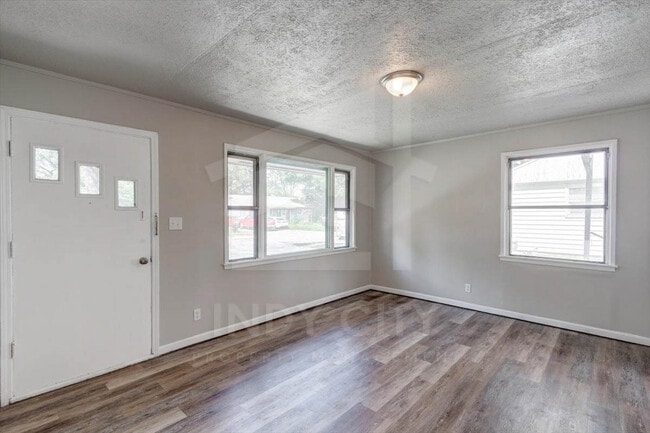 Building Photo - 7315 E 53rd St