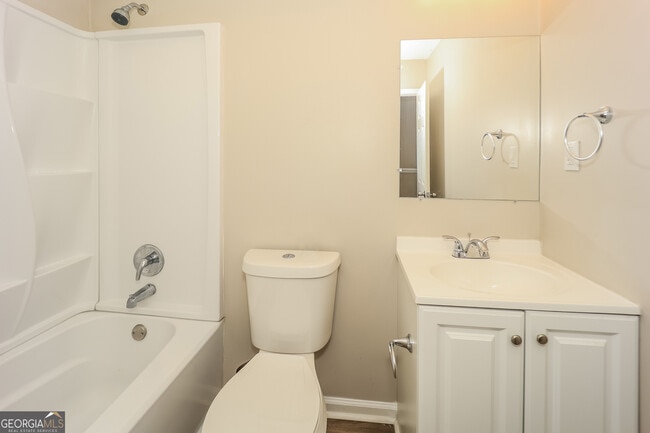 Building Photo - 5348 The Savoy