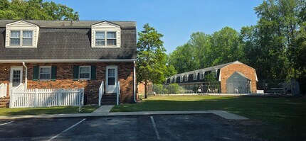 Building Photo - River Bend #20